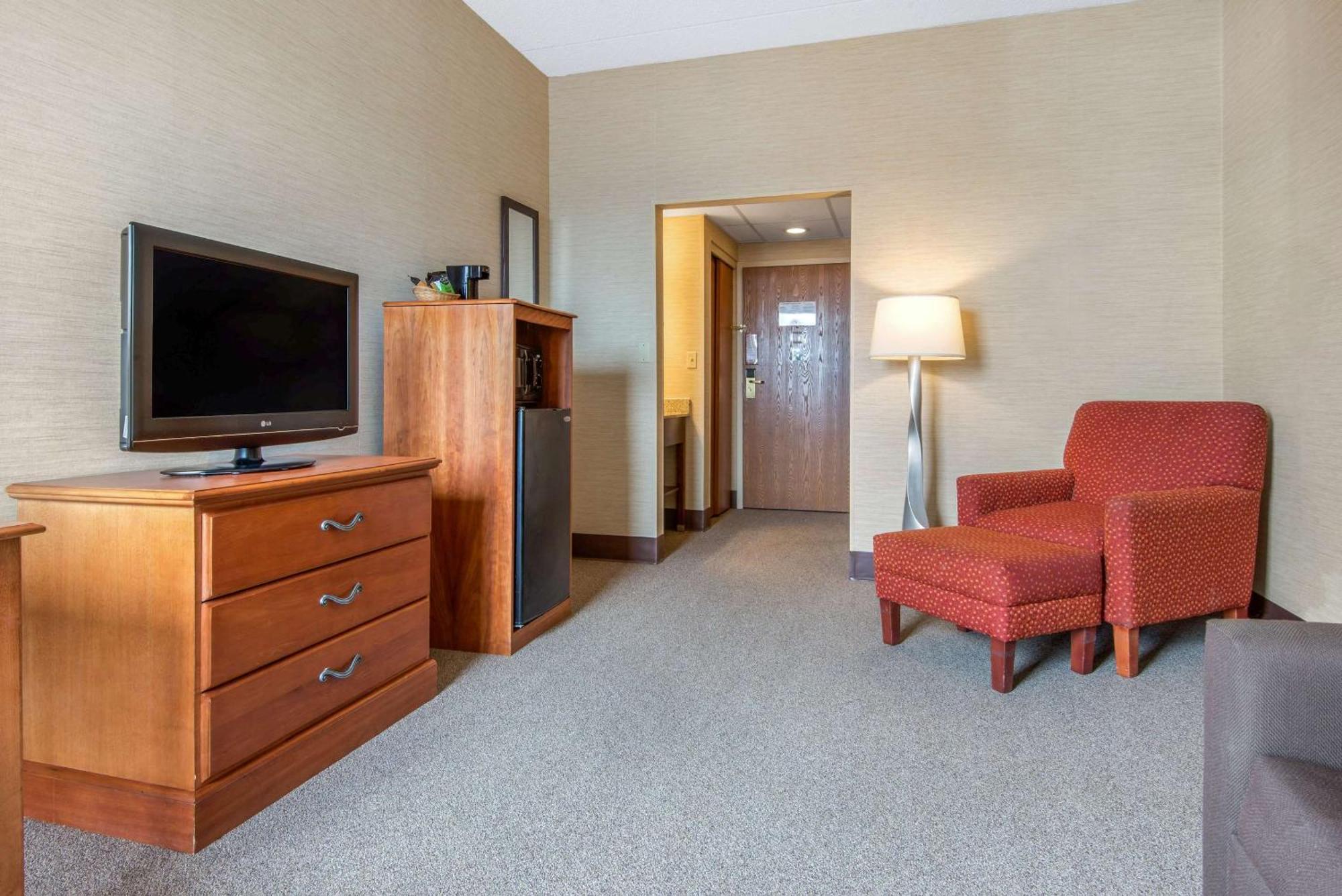Quality Inn & Suites Mansfield Exterior foto